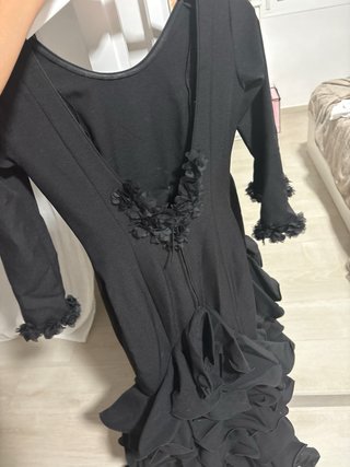 Traje de flamenca negro con flores se puede quitar