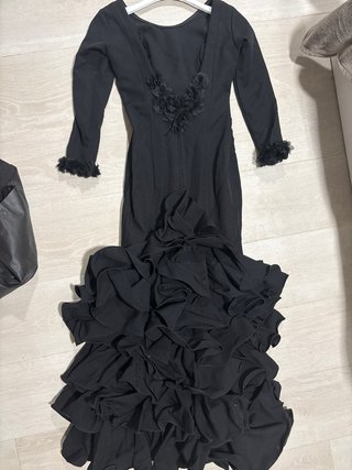 Traje de flamenca negro con flores se puede quitar