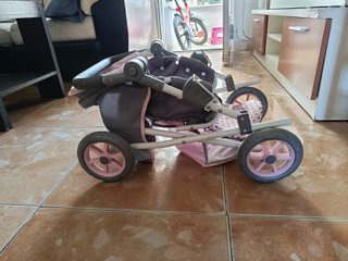 Carrito rosa con capota y cuna de madera - muñecas