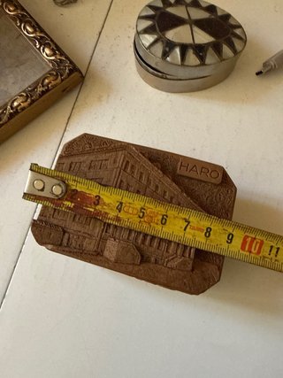 Caja de madera tallada y joyero