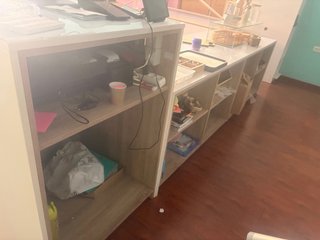 Lote hostelería por cierre: neveras, mobiliario...