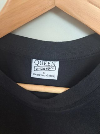 Camiseta Queen Logo y Diseño Clásico