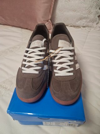 Adidas Spezial Marrones y Blancas