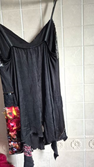 Top donna nero con paillettes e stampa floreale