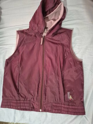 Chaqueta sin mangas NAF NAF roja