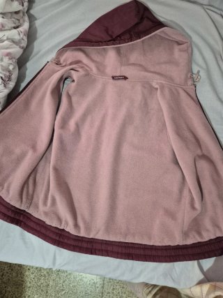 Chaqueta sin mangas NAF NAF roja