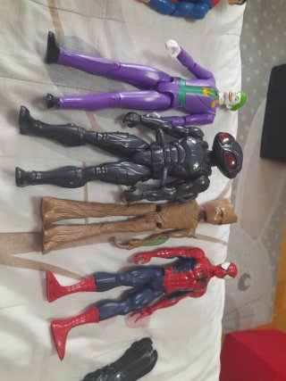 Conjunto Muñecos Superhéroes Marvel DC