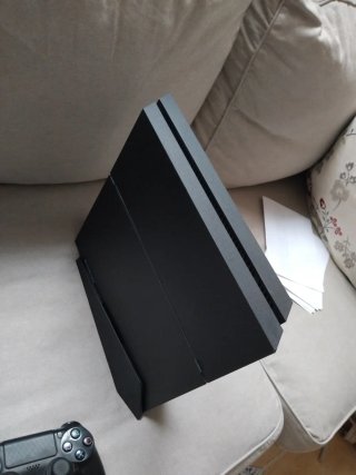 PS4 (PlayStation 4) Negra + Mando y Juegos