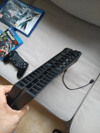 PS4 (PlayStation 4) Negra + Mando y Juegos