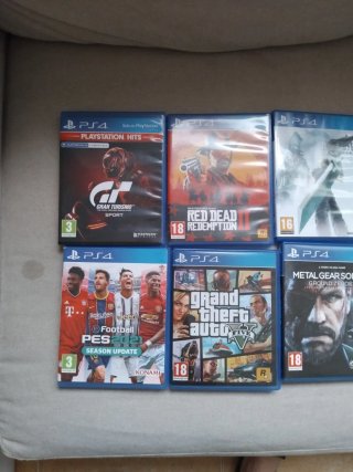 PS4 (PlayStation 4) Negra + Mando y Juegos