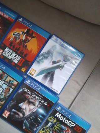 PS4 (PlayStation 4) Negra + Mando y Juegos