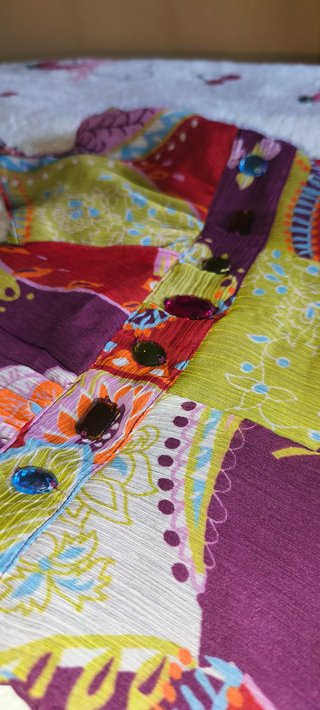 Vestido corto patchwork con pedrería