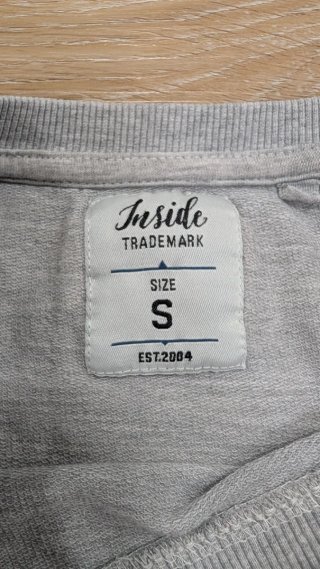 Sudadera gris Inside mariposas