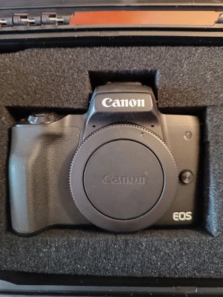 Canon EOS M50 + Objetivos y Accesorios