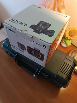 Canon EOS M50 + Objetivos y Accesorios
