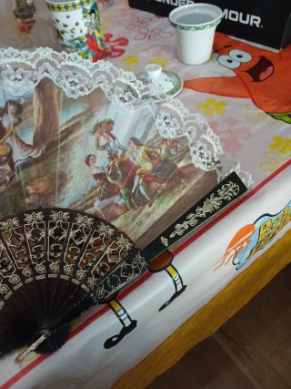 Abanico antiguo decorado