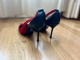 Tacones Zara Puntiagudos Rojos y Negros