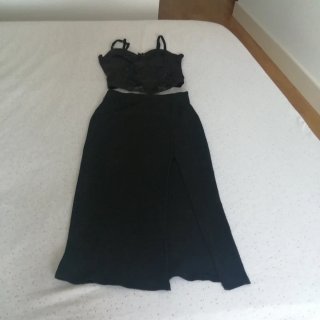 Falda negra y top lencero fino