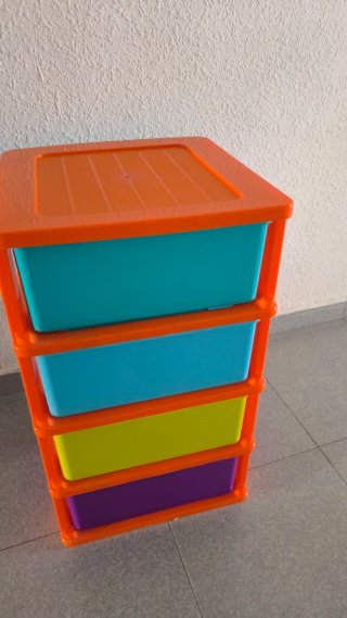 Cajonera de plástico apilable seminueva