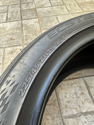 Neumáticos 225/45 R19 KUMHO