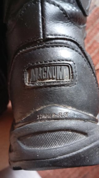 Anfibi Magnum Neri