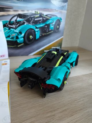 LEGO Technic 42208 Aston Martin Valkyrie