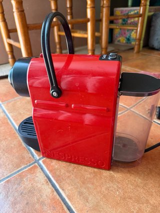 Cafetera Nespresso Roja
