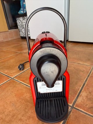 Cafetera Nespresso Roja