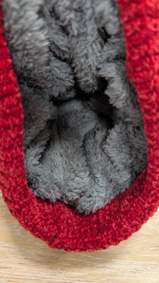 Gorro de invierno rojo con pompón