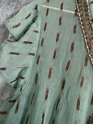 Blusa semitransparente con detalles dorados Nekane