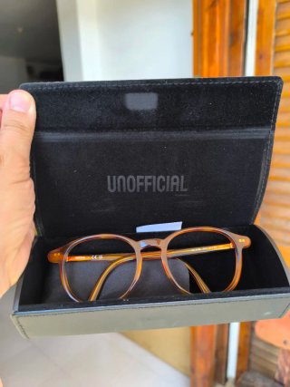 MONTURA GAFAS UNOFFICIAL sin cristales. Marrones.
