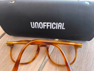 MONTURA GAFAS UNOFFICIAL sin cristales. Marrones.