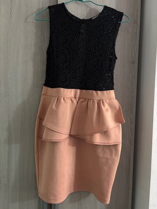 Vestido Negro y Rosa con Peplum