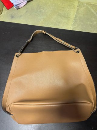 Bolso marrón de piel sintética