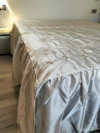 Copriletto matrimoniale raso bianco
