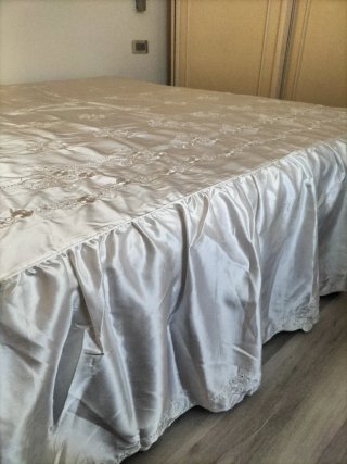 Copriletto matrimoniale raso bianco