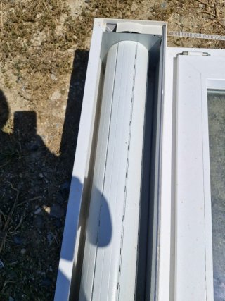 Ventana con persiana