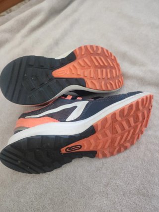 Zapatillas Kalenji Negras y Naranjas
