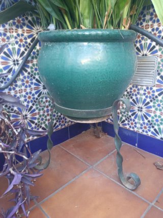 Macetas de jardín con soporte de hierro