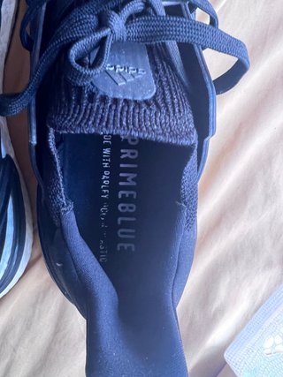 Zapatillas Adidas Boost Negras y Blancas