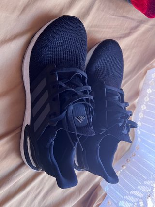Zapatillas Adidas Boost Negras y Blancas