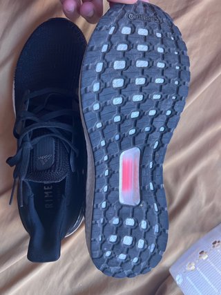Zapatillas Adidas Boost Negras y Blancas