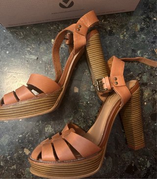 Sandalias tacón Zara camel