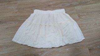 Falda blanca mini con vuelo