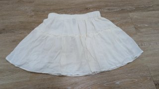 Falda blanca mini con vuelo