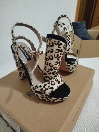 Sandalias de tacón River Island estampado leopardo