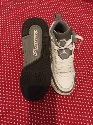 Zapatillas Jordan Niño Gris Blanco