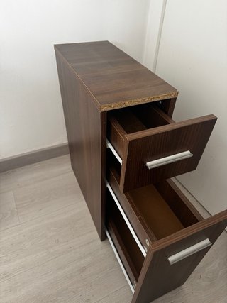 Armario estrecho madera moderno