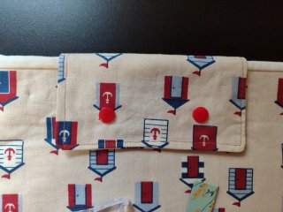 Funda libro  beige con anclas y regalos