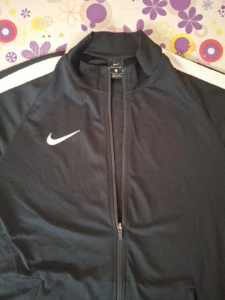 Chaqueta deportiva Nike negra talla L